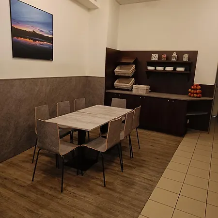 ズラタ ヴァハ ホテル 3*