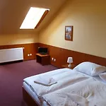 ズラタ ヴァハ 3* プラハ